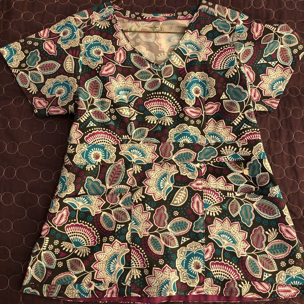 Vera Bradley Scrub Top